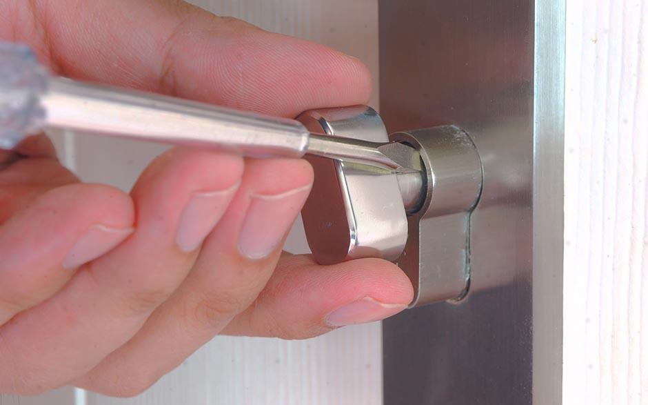 ouvrir serrure porte Domont